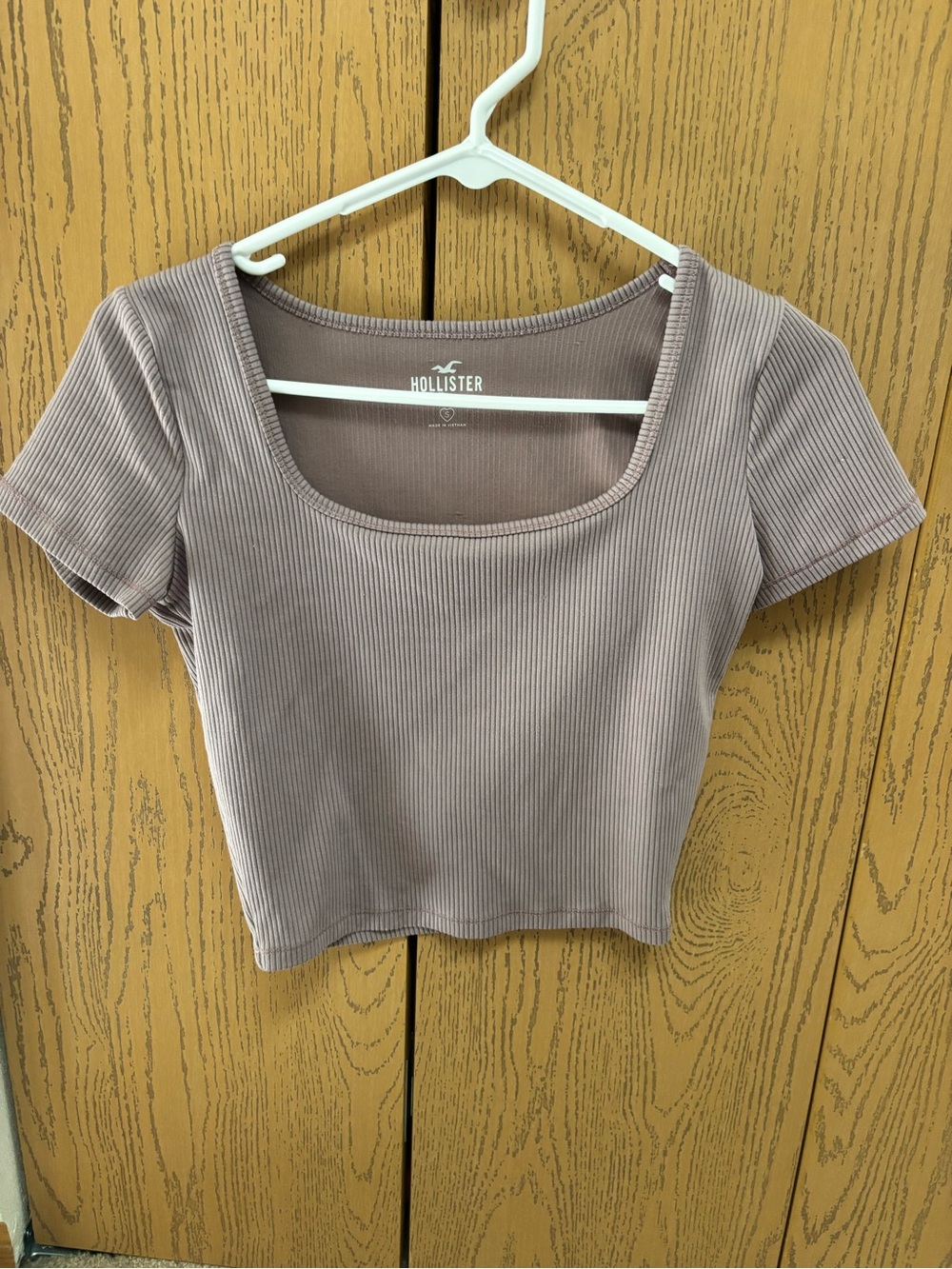 Hollister Ribbed Scoop Neck Crop Top in Taupe
